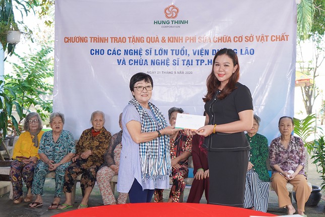 Tập đoàn Hưng Thịnh mang yêu thương đến Viện Dưỡng lão nghệ sĩ và Chùa Nghệ sĩ TPHCM ảnh 3