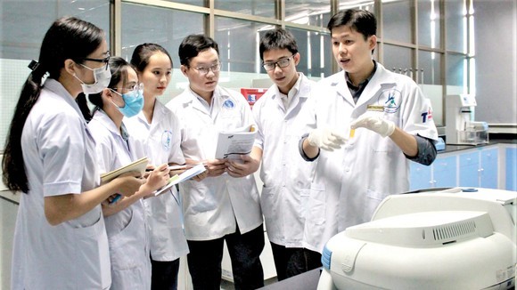 Có nên thưởng tiền cho giảng viên nghiên cứu khoa học? ảnh 1