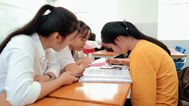 Hàng loạt địa phương cho sinh viên đi học trở lại ảnh 1