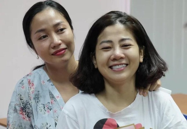 Con gái Mai Phương nhìn mẹ lần cuối ảnh 1