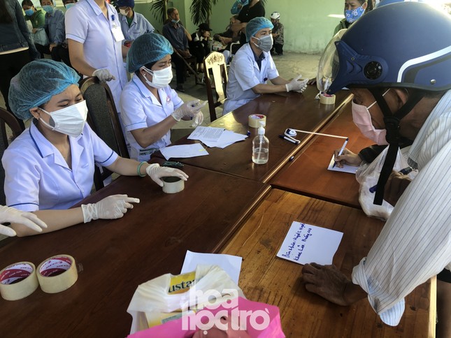 Bên trong Bệnh viện Đà Nẵng những ngày đầu tiên thực hiện biện pháp cách ly y tế ảnh 5