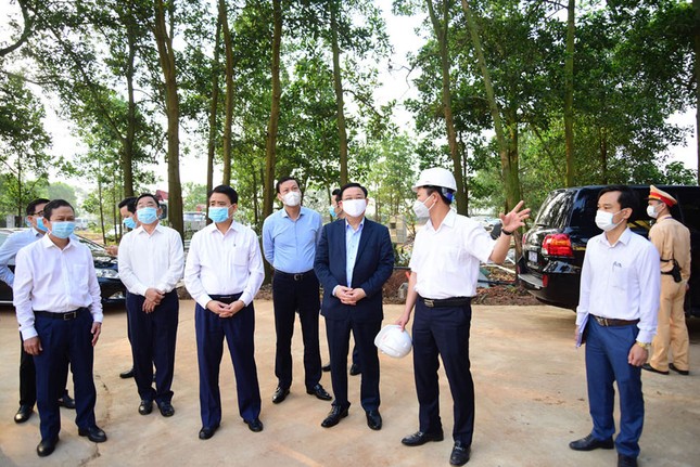 Bí thư Hà Nội kiểm tra bệnh viện dã chiến Mê Linh ảnh 1