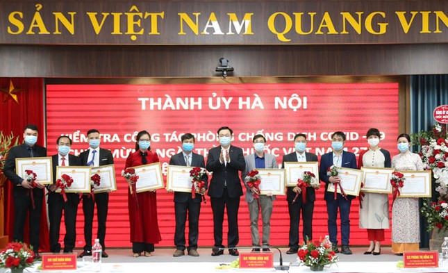 Bí thư Hà Nội: Không để bị động, bất ngờ trong phòng chống dịch COVID-19 ảnh 2