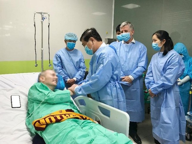 Bệnh nhân mắc COVID-19 là phi công người Anh có thể về nước trên ghế thương gia ảnh 1