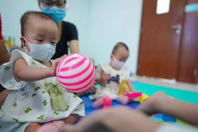 Song Nhi chuẩn bị xuất viện, về nhà đón Trung thu ảnh 1