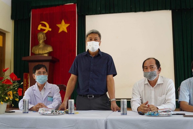 Thứ trưởng Y tế Nguyễn Trường Sơn: Dịch bệnh COVID-19 còn diễn biến khó lường ảnh 1