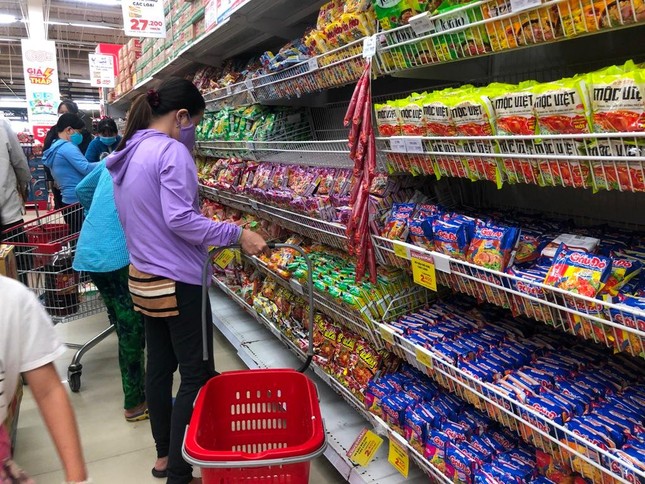 Sức mua tăng nhanh, siêu thị tại TPHCM mở cửa đến nửa đêm bán hàng Tết - Ảnh 6.
