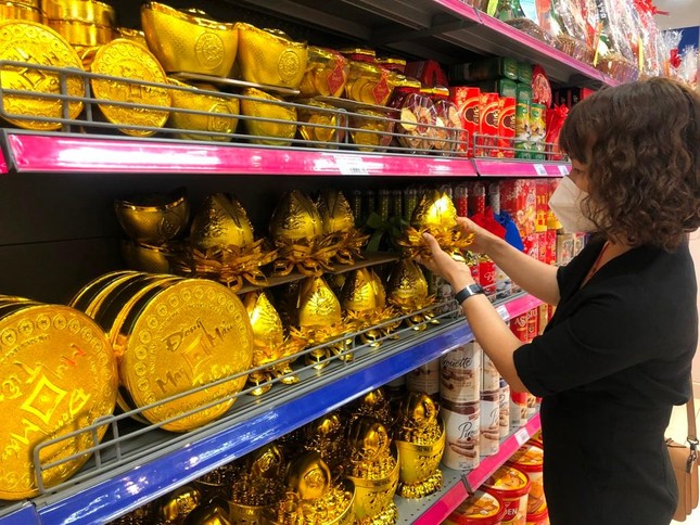 Sức mua tăng nhanh, siêu thị tại TPHCM mở cửa đến nửa đêm bán hàng Tết - Ảnh 4.