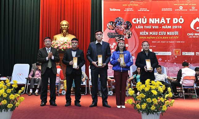 Người dân Hà Nam vượt mưa rét đi hiến máu ảnh 11