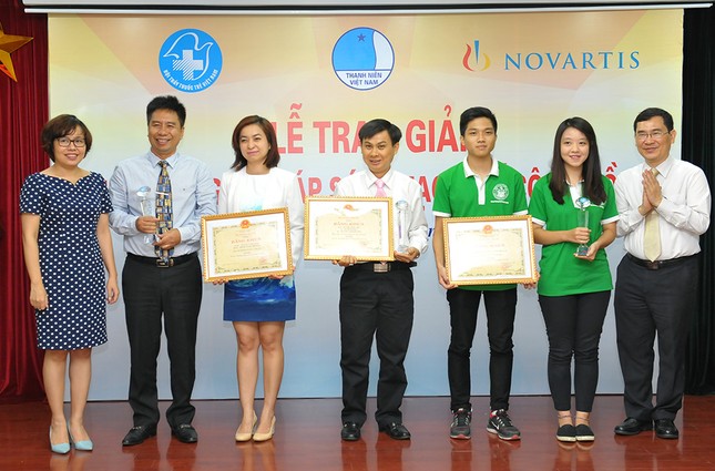 Trao giải thưởng cuộc thi Giải pháp sáng tạo y tế cộng đồng 2016 ảnh 3