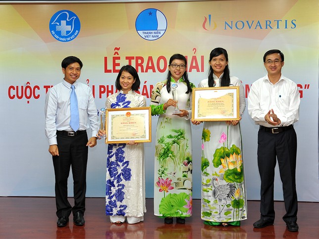 Trao giải thưởng cuộc thi Giải pháp sáng tạo y tế cộng đồng 2016 ảnh 2