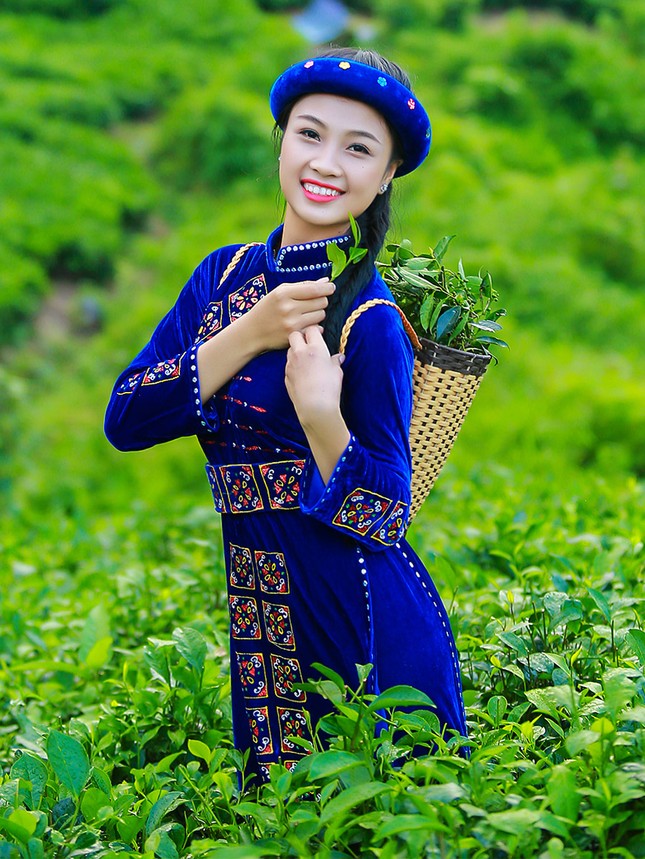 Thí sinh iMiss Thăng Long rạng rỡ sắc áo dân tộc bên đồi chè ảnh 17