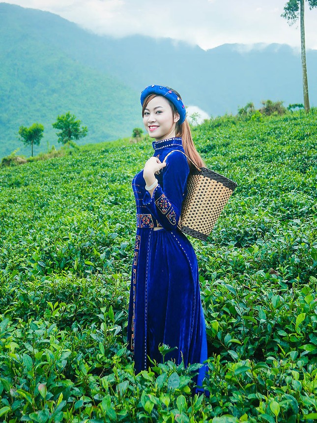 Thí sinh iMiss Thăng Long rạng rỡ sắc áo dân tộc bên đồi chè ảnh 19