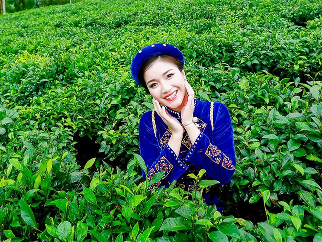 Thí sinh iMiss Thăng Long rạng rỡ sắc áo dân tộc bên đồi chè ảnh 3