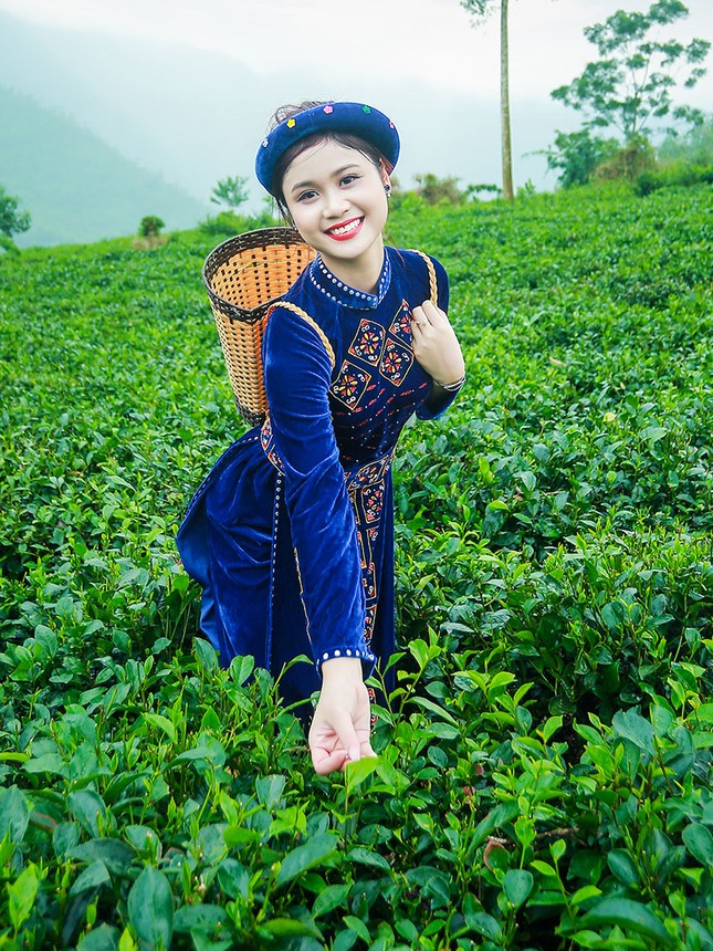 Thí sinh iMiss Thăng Long rạng rỡ sắc áo dân tộc bên đồi chè ảnh 23