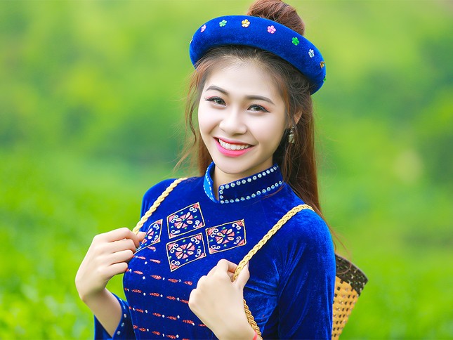 Thí sinh iMiss Thăng Long rạng rỡ sắc áo dân tộc bên đồi chè ảnh 8
