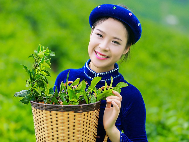 Thí sinh iMiss Thăng Long rạng rỡ sắc áo dân tộc bên đồi chè ảnh 7