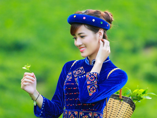 Thí sinh iMiss Thăng Long rạng rỡ sắc áo dân tộc bên đồi chè ảnh 5
