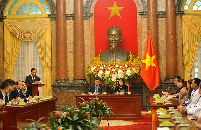 Xúc động nghe lời chia sẻ của 42 giáo viên bám đảo gieo chữ ảnh 1