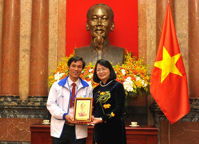 Xúc động nghe lời chia sẻ của 42 giáo viên bám đảo gieo chữ ảnh 7