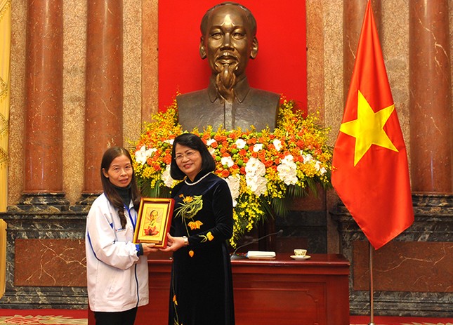 Xúc động nghe lời chia sẻ của 42 giáo viên bám đảo gieo chữ ảnh 8