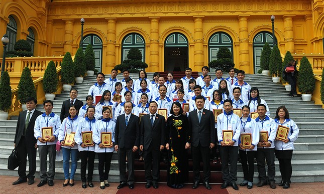 Xúc động nghe lời chia sẻ của 42 giáo viên bám đảo gieo chữ ảnh 9