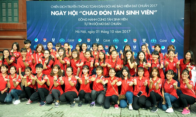 Tân sinh viên Hà thành hưởng ứng đội mũ bảo hiểm đạt chuẩn ảnh 3