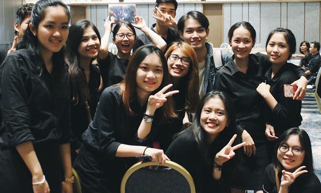 Nét đẹp tinh khôi của nữ sinh tình nguyện viên APEC năng động ảnh 1