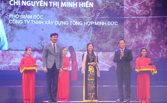 Trao giải thưởng Sao Đỏ - 100 Doanh nhân trẻ tiêu biểu 2017 ảnh 9