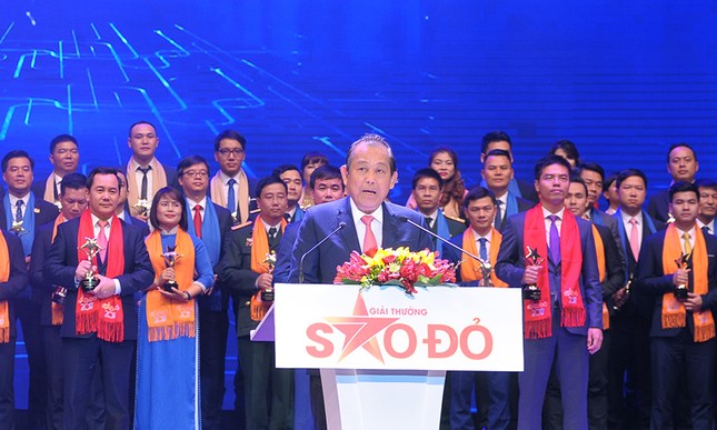 Trao giải thưởng Sao Đỏ - 100 Doanh nhân trẻ tiêu biểu 2017 ảnh 2