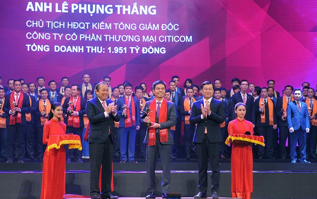 Trao giải thưởng Sao Đỏ - 100 Doanh nhân trẻ tiêu biểu 2017 ảnh 3