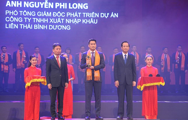 Trao giải thưởng Sao Đỏ - 100 Doanh nhân trẻ tiêu biểu 2017 ảnh 6