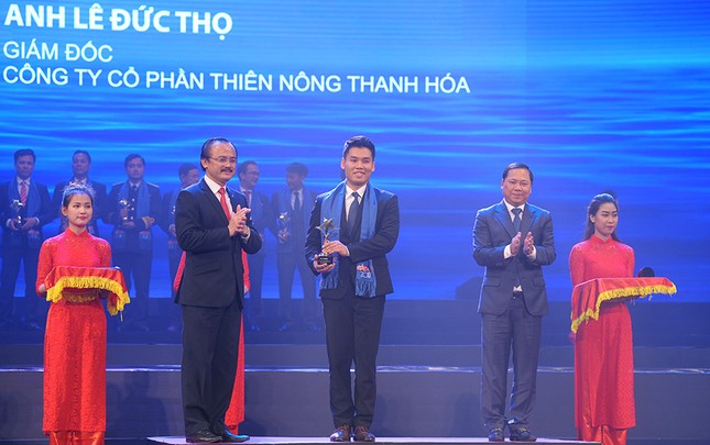 Trao giải thưởng Sao Đỏ - 100 Doanh nhân trẻ tiêu biểu 2017 ảnh 8