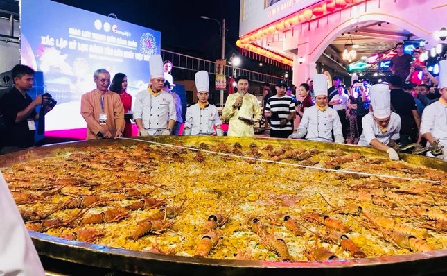 Việt Nam có kỷ lục bánh xèo khổng lồ ảnh 4