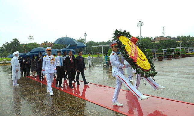 Đoàn đại biểu Hội LHTN Campuchia viếng Lăng Chủ tịch Hồ Chí Minh ảnh 1