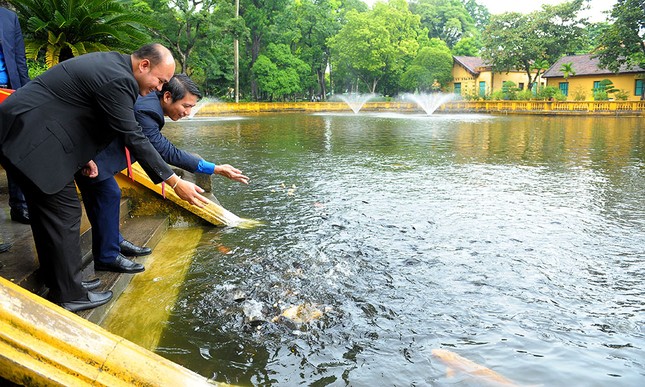 Đoàn đại biểu Hội LHTN Campuchia viếng Lăng Chủ tịch Hồ Chí Minh ảnh 4