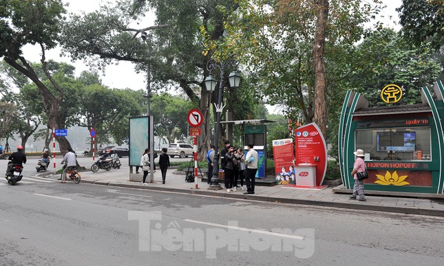 Trạm rửa tay dã chiến chống dịch Covid-19 đầu tiên tại Hà Nội ảnh 7