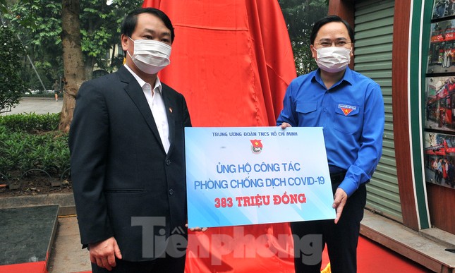 Trạm rửa tay dã chiến chống dịch Covid-19 đầu tiên tại Hà Nội ảnh 8