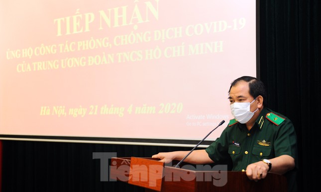 T.Ư Đoàn trao tặng bộ đội biên phòng 800 triệu đồng vật phẩm hỗ trợ chống dịch ảnh 2