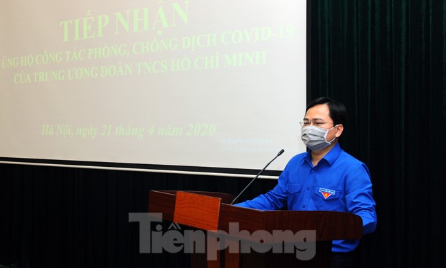 T.Ư Đoàn trao tặng bộ đội biên phòng 800 triệu đồng vật phẩm hỗ trợ chống dịch ảnh 1