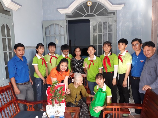 Bibica tặng 10 nghìn phần quà gia đình thương binh liệt sĩ, cựu chiến binh ảnh 2