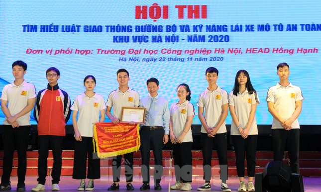 Sôi nổi tiểu phẩm phản ánh ý thức tham gia giao thông của người trẻ ảnh 3