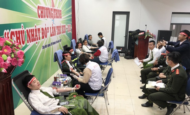 Tuổi trẻ Công an Thủ đô sẻ chia giọt máu tiếp sức Chủ nhật Đỏ 2021 ảnh 9