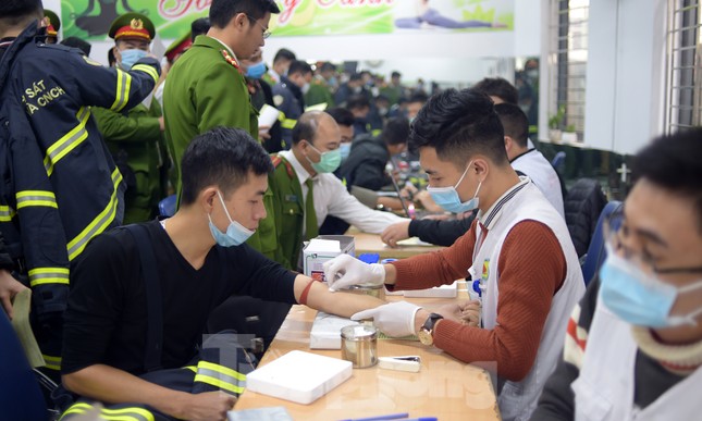 Tuổi trẻ Công an Thủ đô sẻ chia giọt máu tiếp sức Chủ nhật Đỏ 2021 ảnh 8
