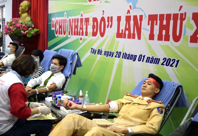 Tuổi trẻ Công an Thủ đô sẻ chia giọt máu tiếp sức Chủ nhật Đỏ 2021 ảnh 10