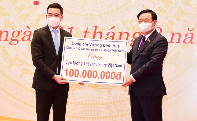 Chủ tịch Quốc hội Vương Đình Huệ gặp mặt thầy thuốc trẻ Việt Nam tiêu biểu ảnh 5