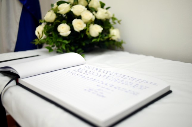 T.Ư Đoàn đặt vòng hoa viếng, chia buồn nguyên Chủ tịch Quốc hội nước Cộng hoà Cuba từ trần ảnh 2