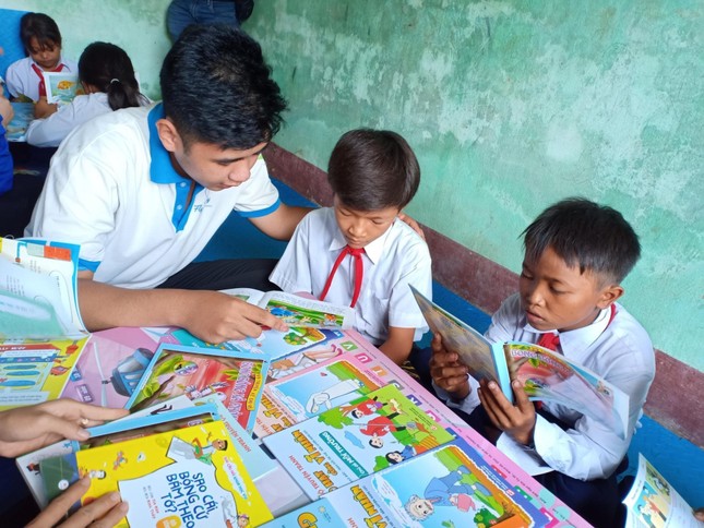 Chàng trai 10x ấp ủ mong muốn mang hơn 10.000 cuốn sách miễn phí đến với trẻ em khó khăn ảnh 3