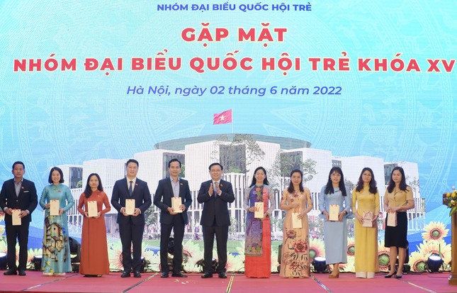 Chủ tịch Quốc hội gặp Nhóm đại biểu Quốc hội trẻ khóa XV ảnh 3