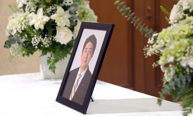 Bí thư T.Ư Đoàn Nguyễn Tường Lâm ghi sổ tang tưởng niệm cựu Thủ tướng Nhật Bản Shinzo Abe ảnh 3